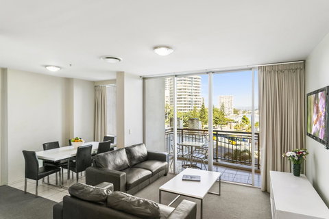 Mantra Towers Of Chevron - ACT Tourism 24