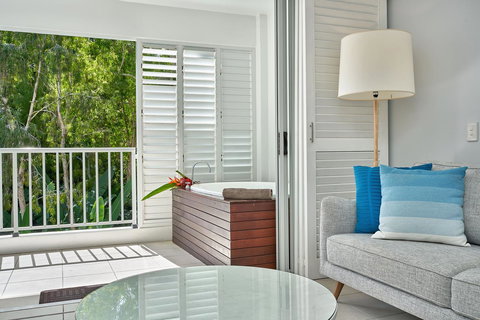 Palm Cove Paradise - Couples Spa Beach Getaway - ACT Tourism 8