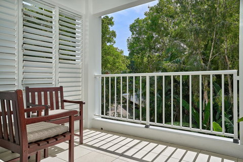 Palm Cove Paradise - Couples Spa Beach Getaway - ACT Tourism 10