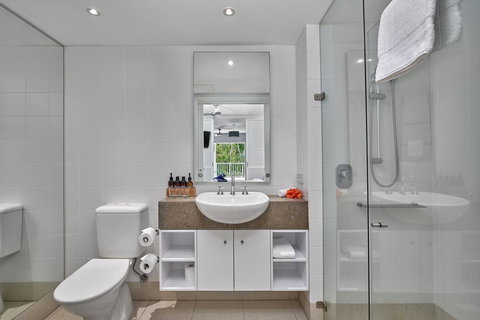 Palm Cove Paradise - Couples Spa Beach Getaway - ACT Tourism 5