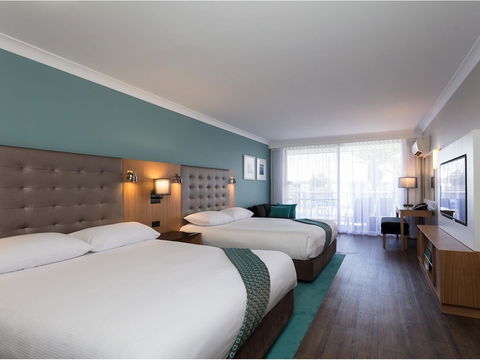 Sea World Resort - ACT Tourism 1