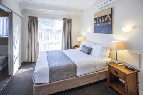 Emerald Maraboon Motor Inn - ACT Tourism 0
