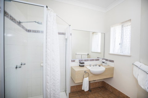 Emerald Maraboon Motor Inn - ACT Tourism 42