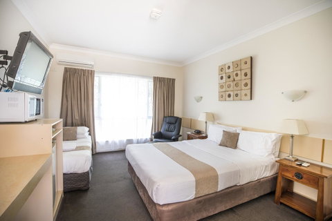 Emerald Maraboon Motor Inn - ACT Tourism 40