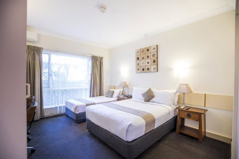 Emerald Maraboon Motor Inn - ACT Tourism 41
