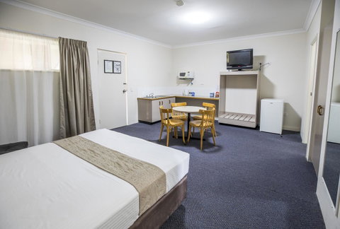 Emerald Maraboon Motor Inn - ACT Tourism 28