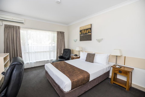 Emerald Maraboon Motor Inn - ACT Tourism 37