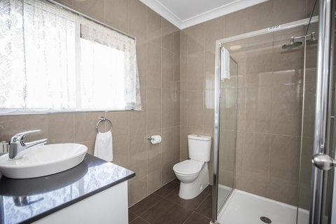 Emerald Maraboon Motor Inn - ACT Tourism 34