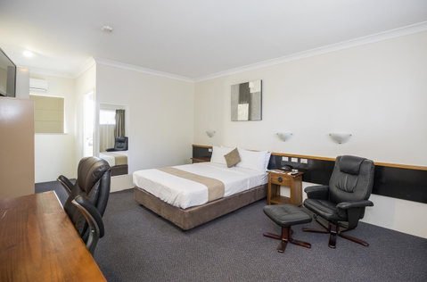 Emerald Maraboon Motor Inn - ACT Tourism 33