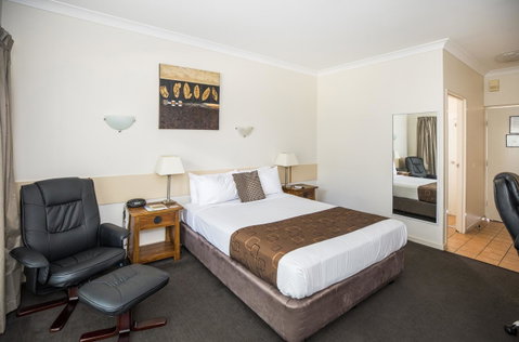 Emerald Maraboon Motor Inn - ACT Tourism 36