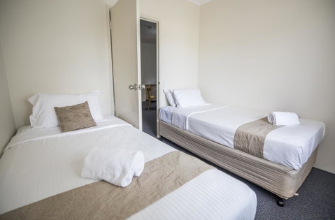 Emerald Maraboon Motor Inn - ACT Tourism 27