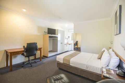 Emerald Maraboon Motor Inn - ACT Tourism 32