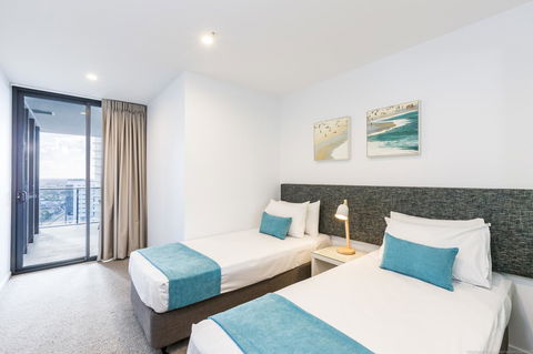 Boardwalk Burleigh Beach - Official - ACT Tourism 10