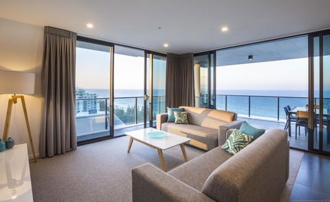 Boardwalk Burleigh Beach - Official - ACT Tourism 6