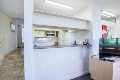 Tiki Hotel Apartments Surfers Paradise - ACT Tourism 9