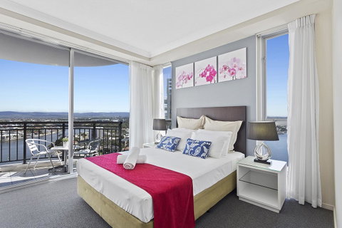 Beach Stay - Ocean & Riverview Resort Chevron Renaissance Central Surfers Paradise - ACT Tourism 8