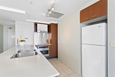 Beach Stay - Ocean & Riverview Resort Chevron Renaissance Central Surfers Paradise - ACT Tourism 5