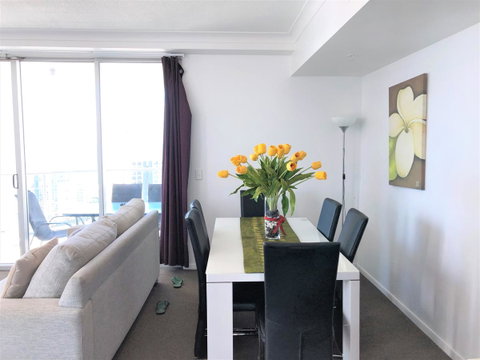 Beach Stay - Ocean & Riverview Resort Chevron Renaissance Central Surfers Paradise - ACT Tourism 4