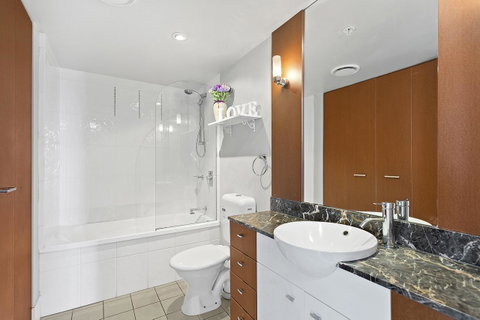 Beach Stay - Ocean & Riverview Resort Chevron Renaissance Central Surfers Paradise - ACT Tourism 6