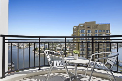Beach Stay - Ocean & Riverview Resort Chevron Renaissance Central Surfers Paradise - ACT Tourism 13