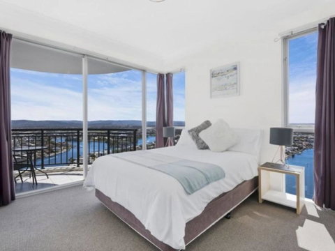 Beach Stay - Ocean & Riverview Resort Chevron Renaissance Central Surfers Paradise - ACT Tourism 1