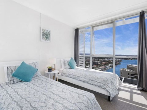 Beach Stay - Ocean & Riverview Resort Chevron Renaissance Central Surfers Paradise - ACT Tourism 2