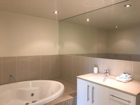 Proximity Waterfront Apartments - ACT Tourism 12