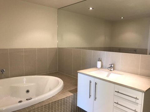 Proximity Waterfront Apartments - ACT Tourism 22