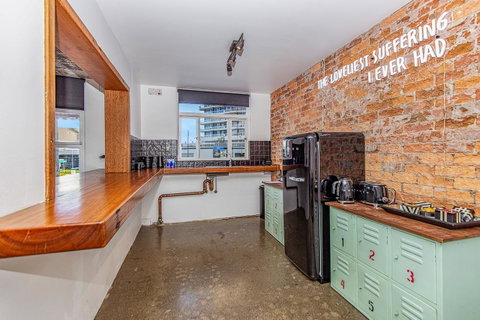 The Pink Hotel Coolangatta - ACT Tourism 4
