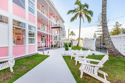 The Pink Hotel Coolangatta - ACT Tourism 2