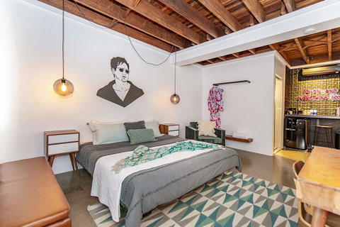 The Pink Hotel Coolangatta - ACT Tourism 24