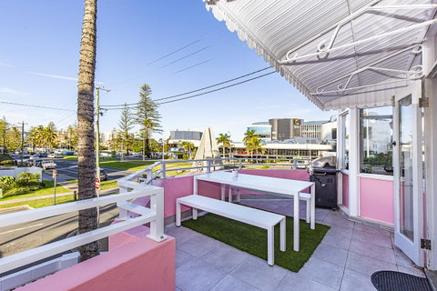 The Pink Hotel Coolangatta - ACT Tourism 6