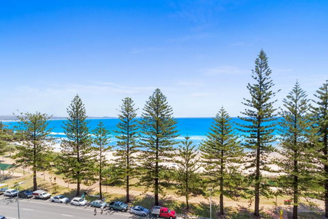 Columbia Beachfront Apartments On Rainbow Bay - ACT Tourism 40