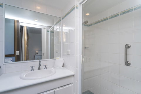 Columbia Beachfront Apartments On Rainbow Bay - ACT Tourism 16
