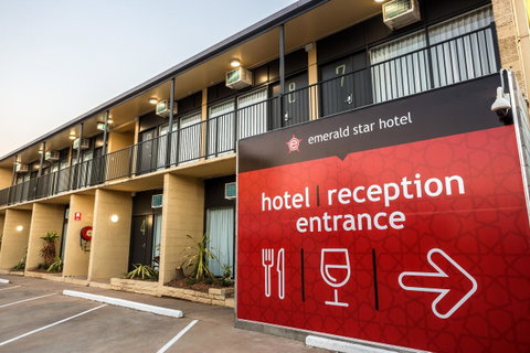 Nightcap At Emerald Star Hotel - ACT Tourism 4