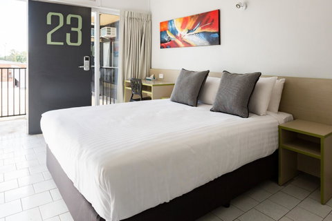 Nightcap At Emerald Star Hotel - ACT Tourism 37