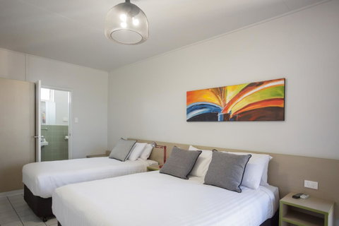 Nightcap At Emerald Star Hotel - ACT Tourism 43
