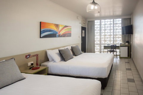 Nightcap At Emerald Star Hotel - ACT Tourism 42
