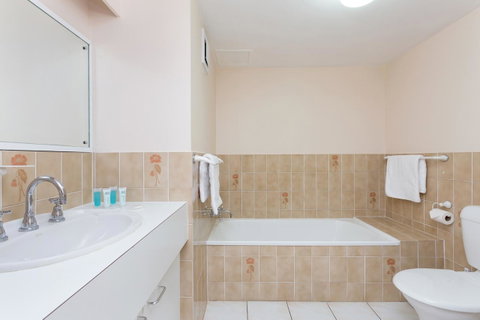 Capricornia Apartments - ACT Tourism 10