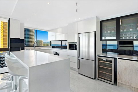 ULTIQA Beach Haven On Broadbeach - ACT Tourism 2