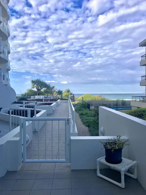 Regency On The Beach - ACT Tourism 8