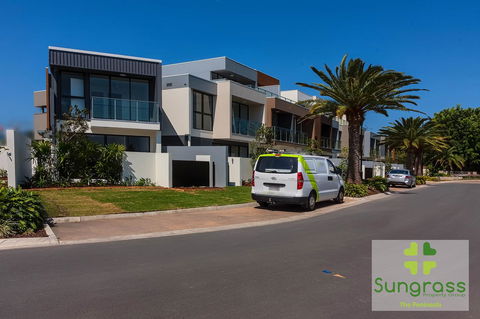The Residences At The Peninsula - ACT Tourism 28