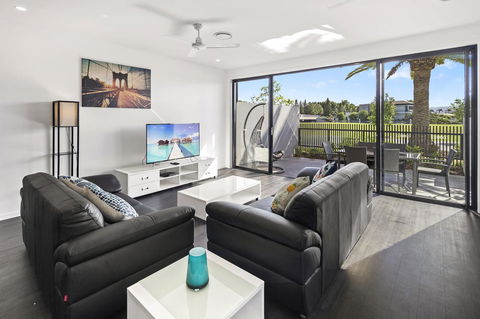 The Residences At The Peninsula - ACT Tourism 18