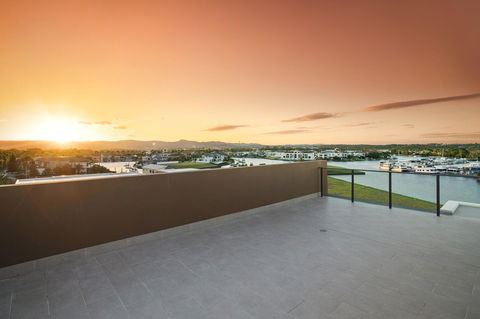The Residences At The Peninsula - ACT Tourism 2