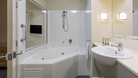 Oaks Hervey Bay Resort And Spa - ACT Tourism 11