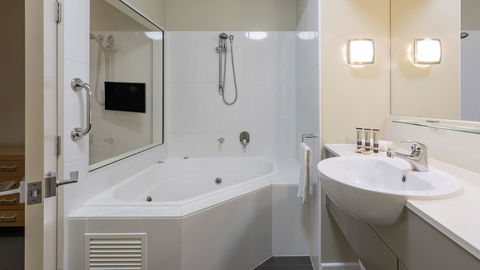 Oaks Hervey Bay Resort And Spa - ACT Tourism 32
