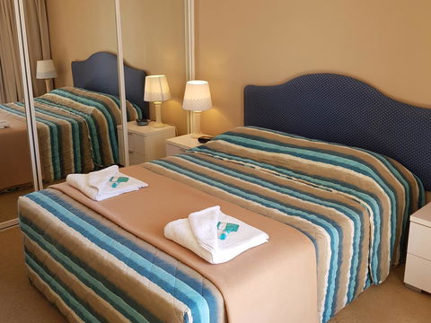 Surfers Beach Resort One - ACT Tourism 24