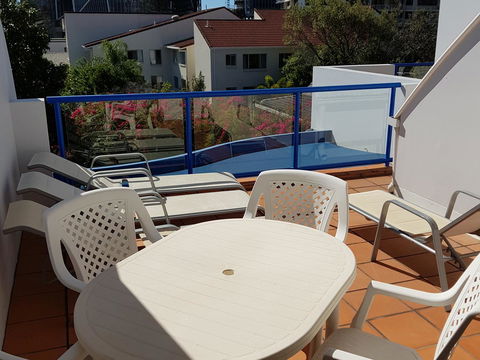 Surfers Beach Resort One - ACT Tourism 21