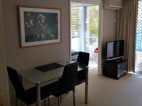 Surfers Beach Resort One - ACT Tourism 19