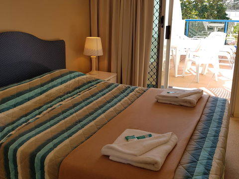 Surfers Beach Resort One - ACT Tourism 22